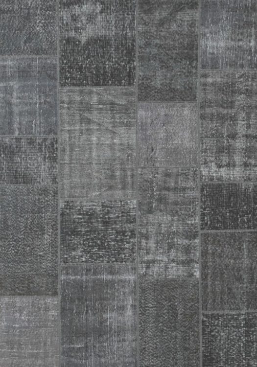 Ankara Patch carpet, in the color anthracite, from the Wool Collection. - Ankara Patch vloerkleed, in de kleur antraciet, uit de Wol Collectie.