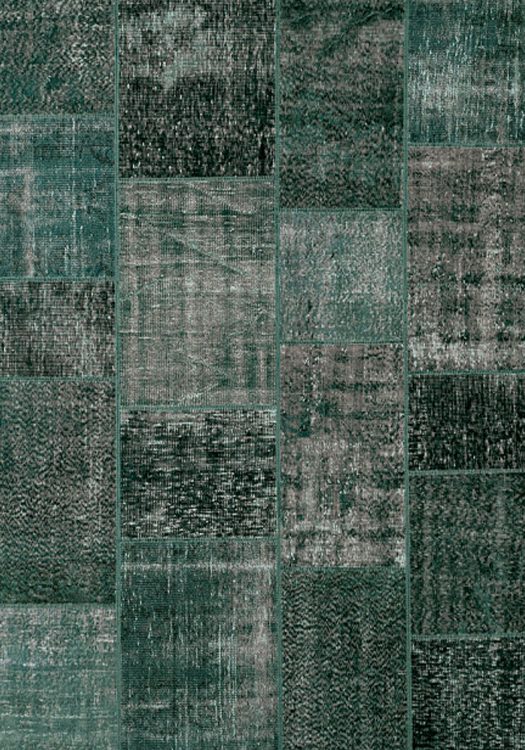 Ankara Patch carpet, in the color dark green, from the Wool Collection. - Ankara Patch vloerkleed, in de kleur donkergroen, uit de Wol Collectie.