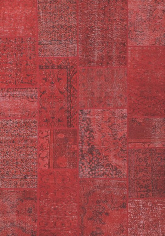 Ankara Patch carpet, in the color red, from the Wool Collection. - Ankara Patch vloerkleed, in de kleur rood, uit de Wol Collectie.