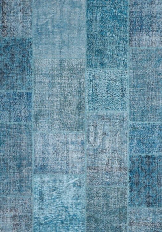 Ankara Patch carpet, in the color petrol, from the Wool Collection. - Ankara Patch vloerkleed, in de kleur petrol, uit de Wol Collectie.